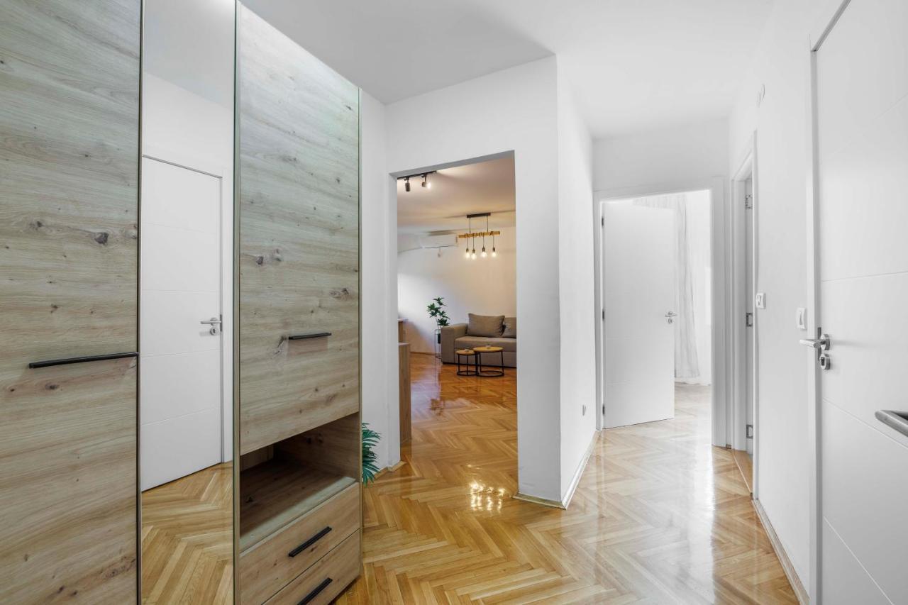 Sari City Center Apartment Újvidék Kültér fotó
