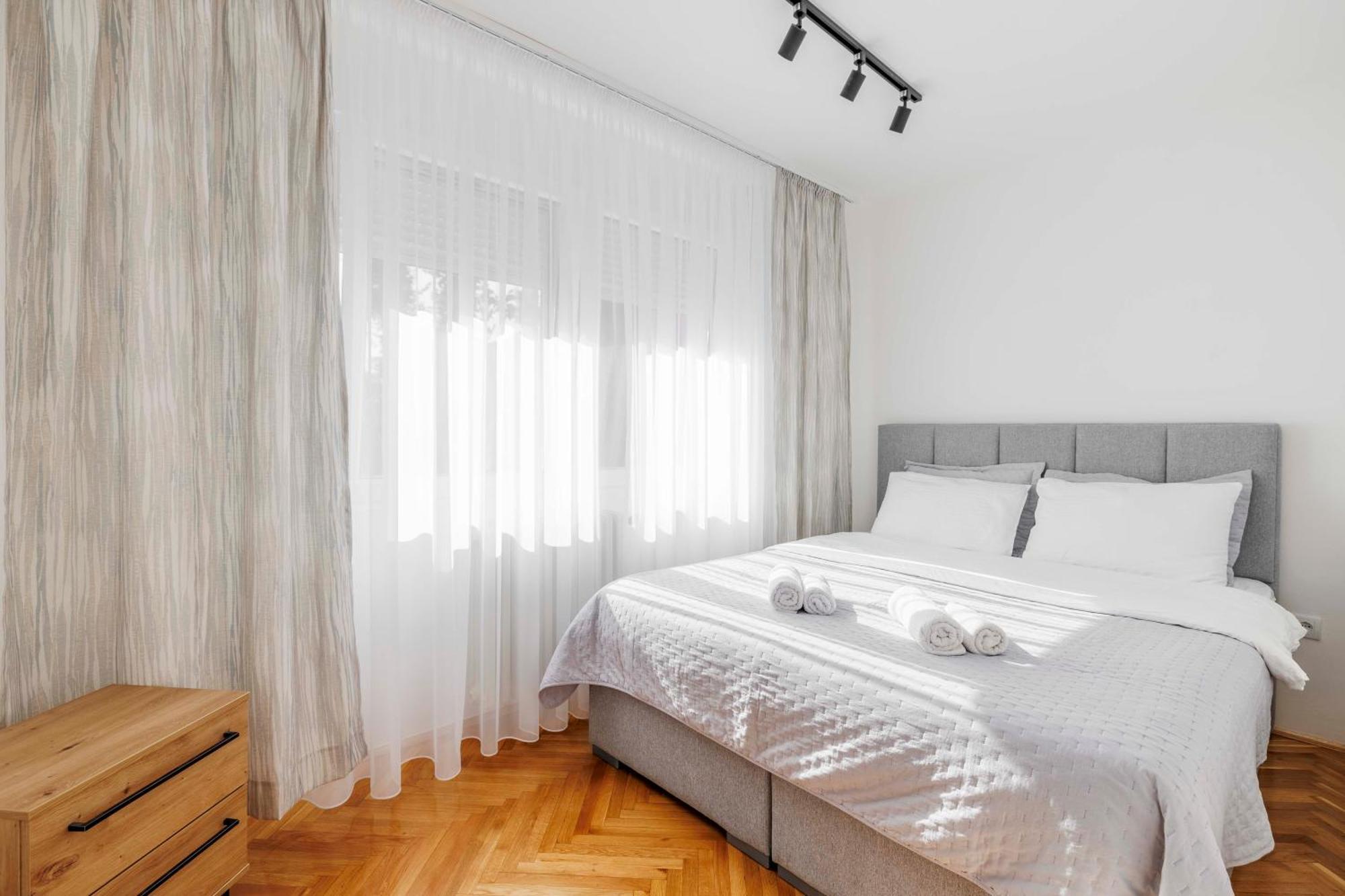 Sari City Center Apartment Újvidék Kültér fotó